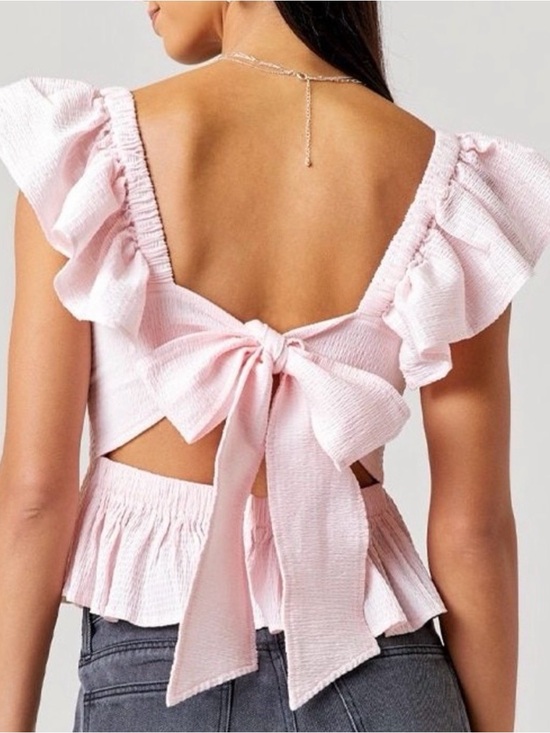 Francesca's Collections Tops - Francesca’s Pink Ruffle Peplum Crop Top Open Back Bow Tie Size Large NWT